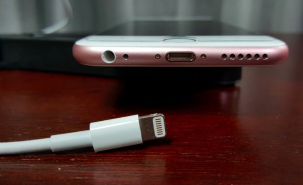 Verifique el puerto USB y el conector