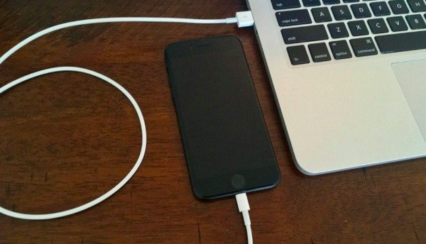 cant connect iphone se to windows 10 hp laptop with usb cord