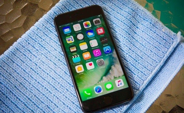 Положите iPhone в сухом месте